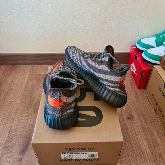 yeezy 350 main image 4
